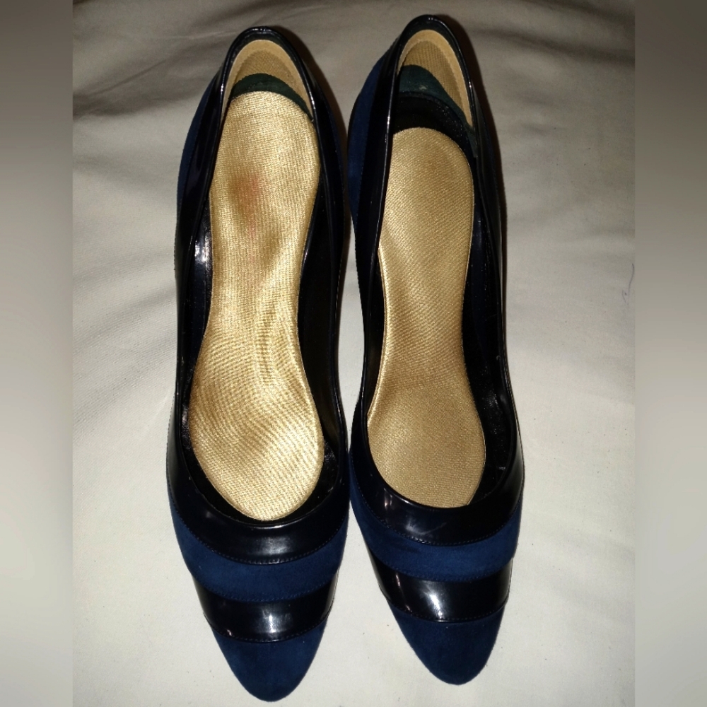 DELMAN Navy Blue Patent and Suede Leather Bonnie Pump Size 9.5M